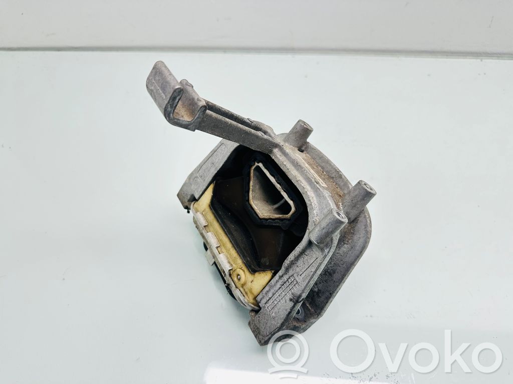 Volkswagen Touran III Engine mount bracket 