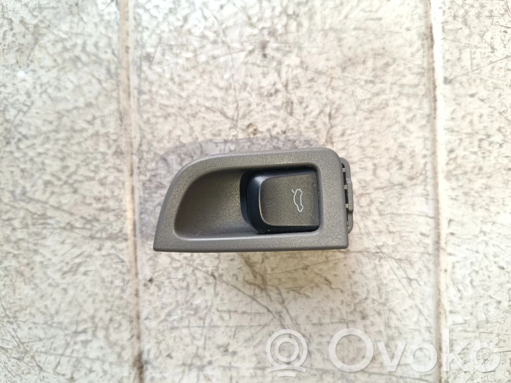 Interrupteur d'ouverture de coffre   8T2959830