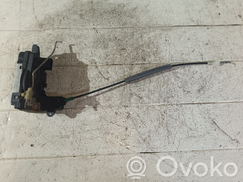 Opel Zafira B Priekšpusē slēdzene 