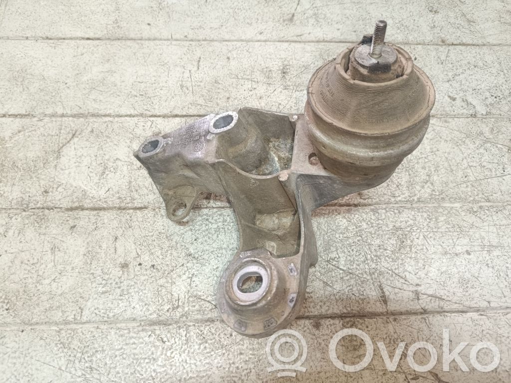 Engine mounting bracket   8D0199351H