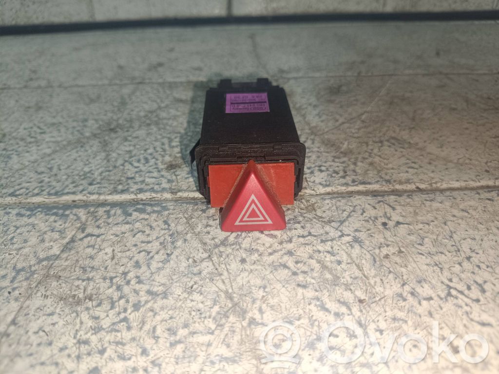 Audi A6 S6 C5 4B Botón interruptor de luz de peligro 