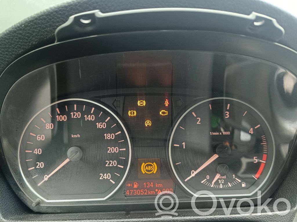 BMW 1 E81 E87 Spidometras (prietaisų skydelis) 