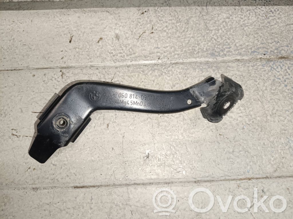 BMW 5 E60 E61 Fender mounting bracket 