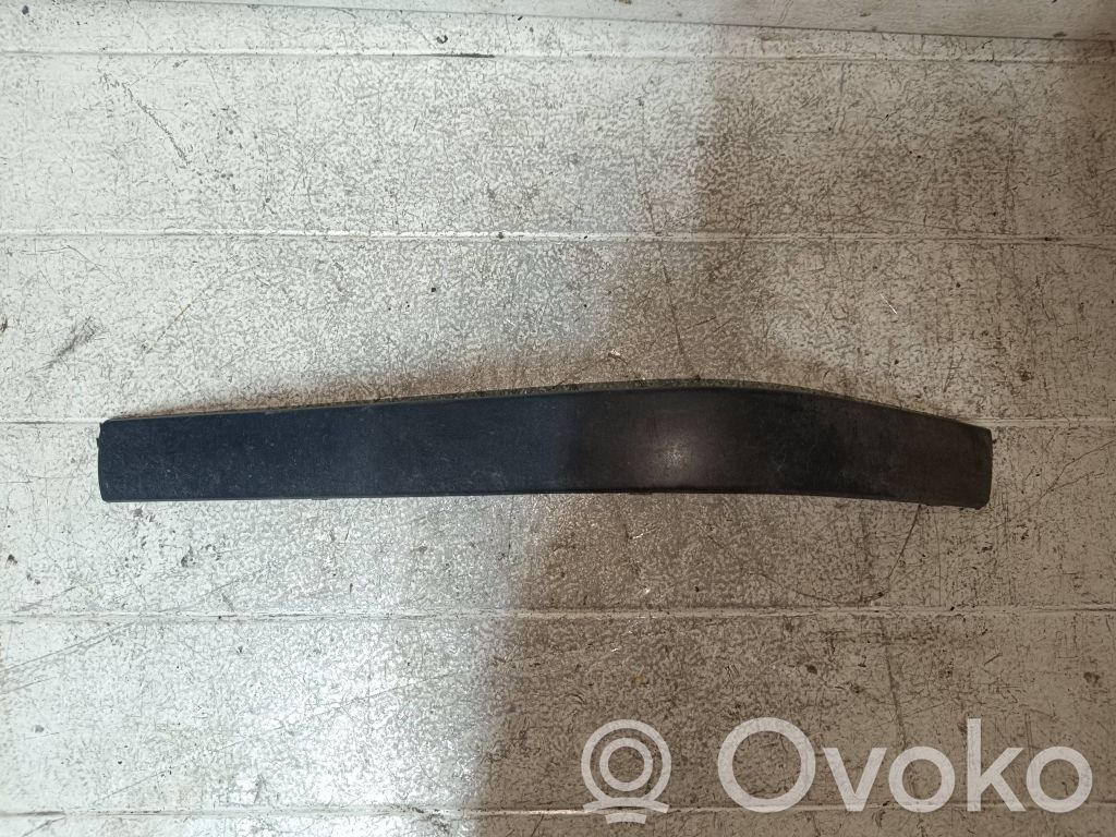 Front bumper splitter molding   8146077A