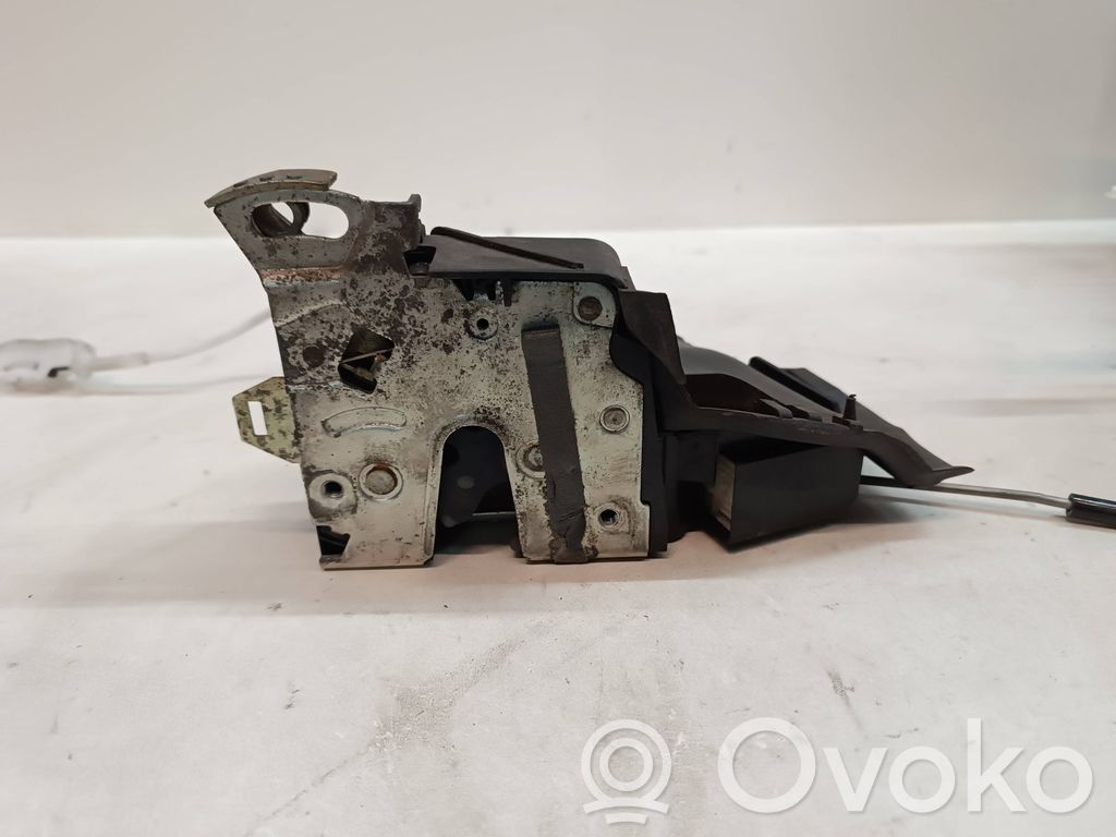 BMW 5 E39 Etuoven lukko 