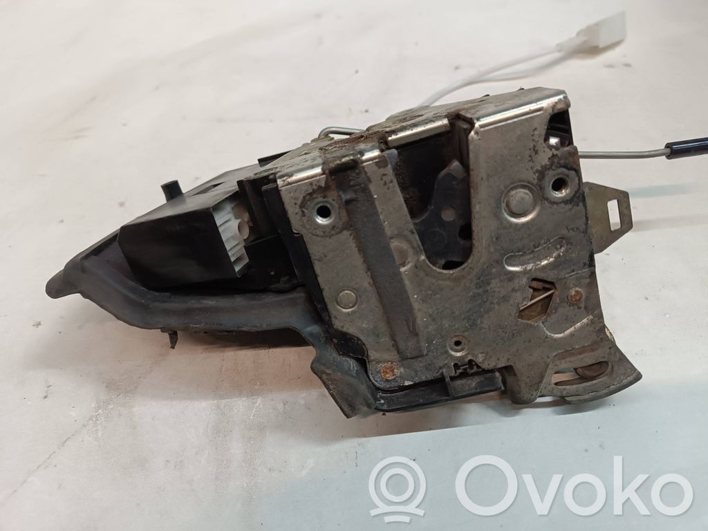 BMW 5 E39 Zamek drzwi przednich 