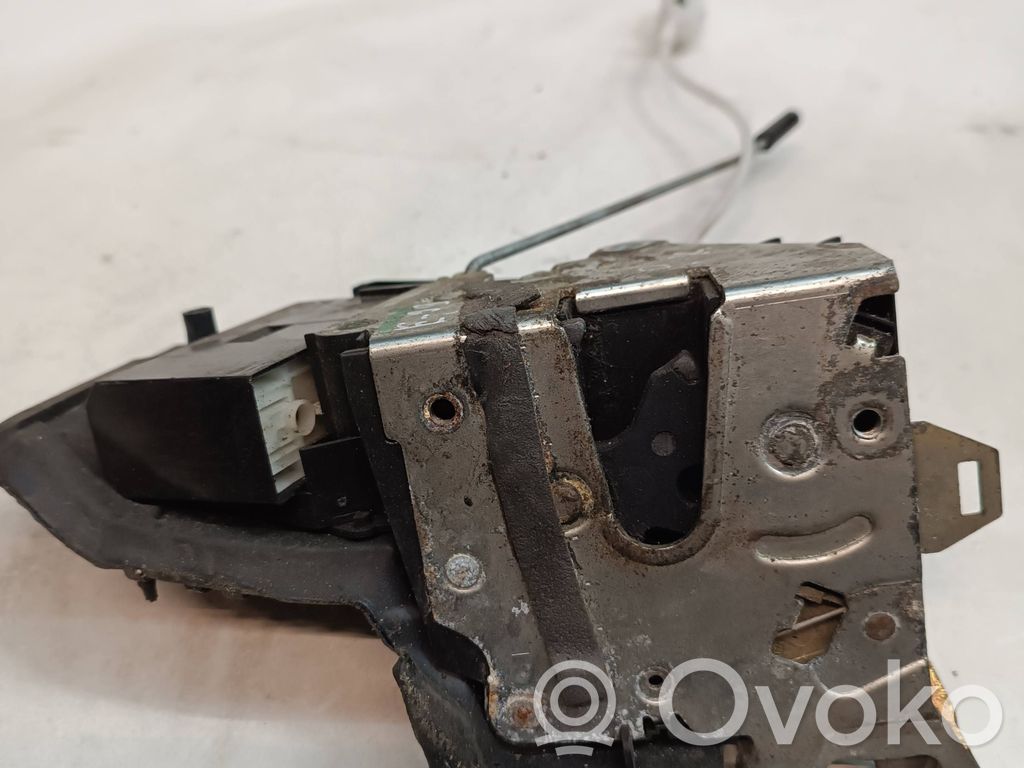 Cerradura de puerta delantera   82350959