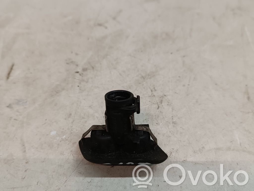 Headlight washer spray nozzle   9122