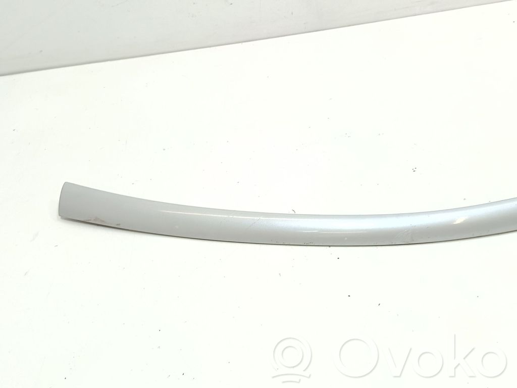Mitsubishi 3000 GT Windshield trim 
