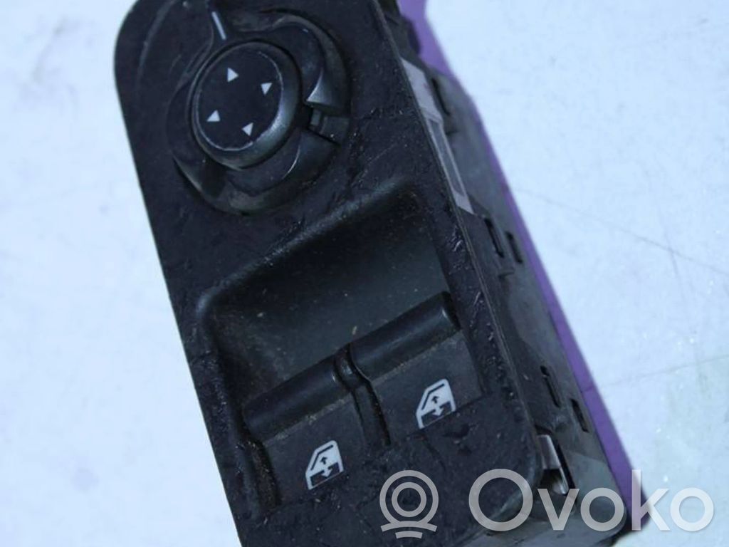 Alfa Romeo Mito Electric window control switch 
