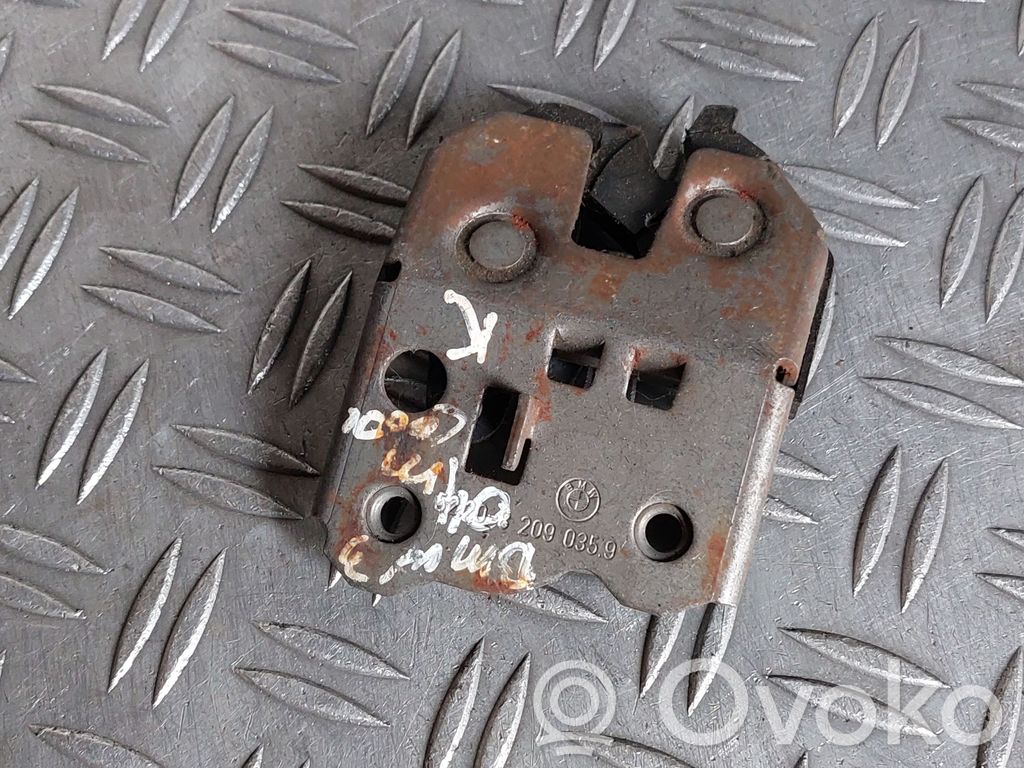 Seat back rest lock catch