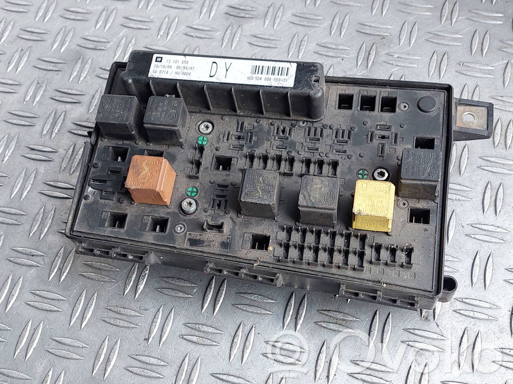 Opel Astra H Fuse module 