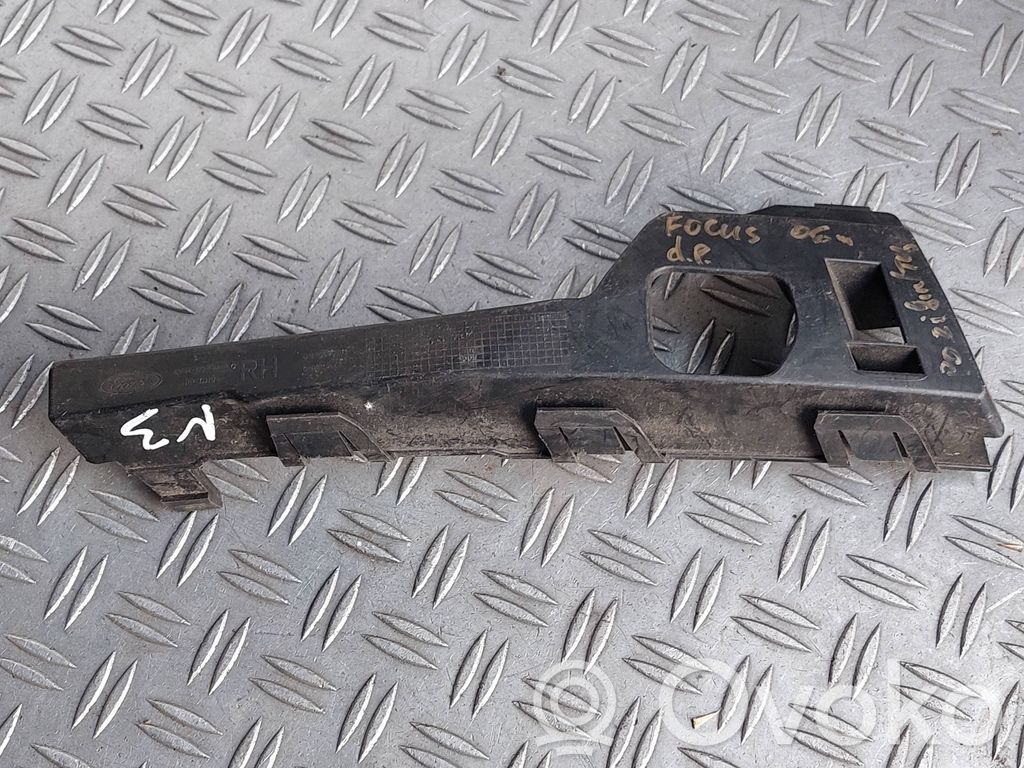 Ford Focus Front bumper mounting bracket 