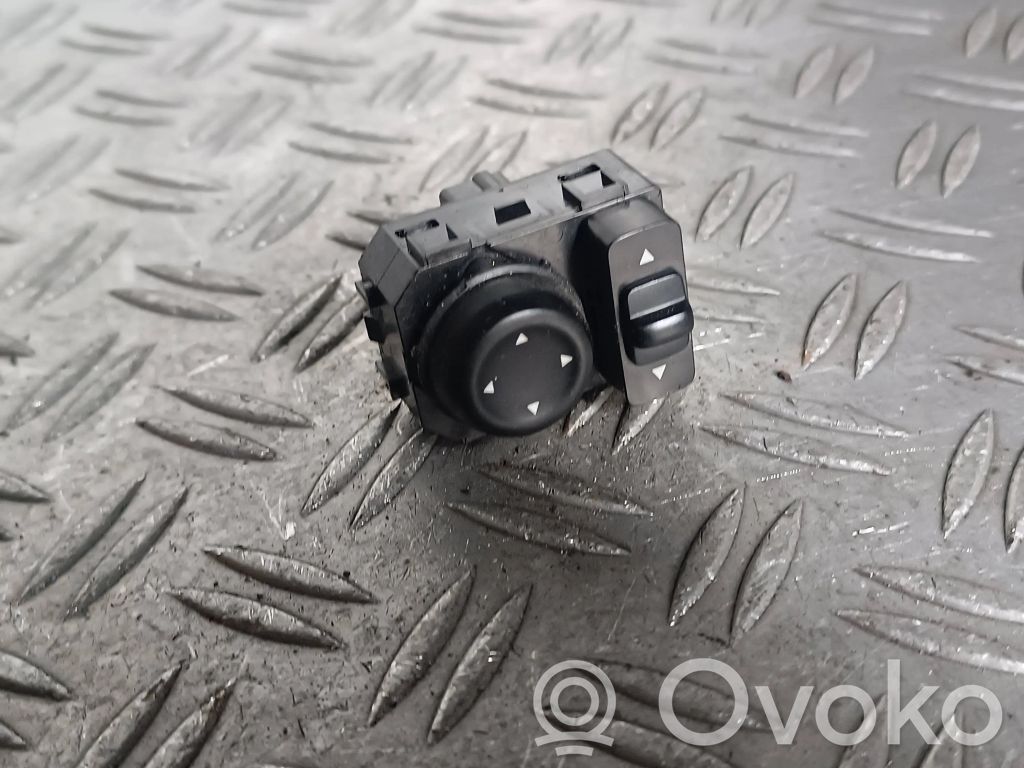 Nissan Qashqai Wing mirror switch 