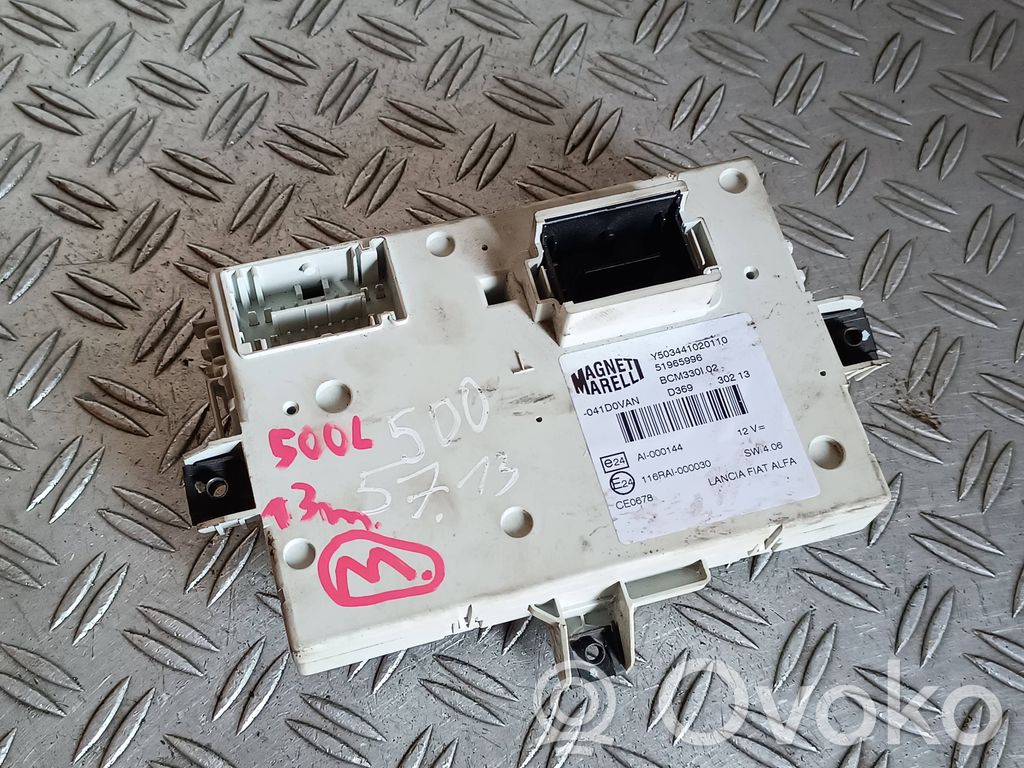 Fiat 500L Ramka / Moduł bezpieczników 