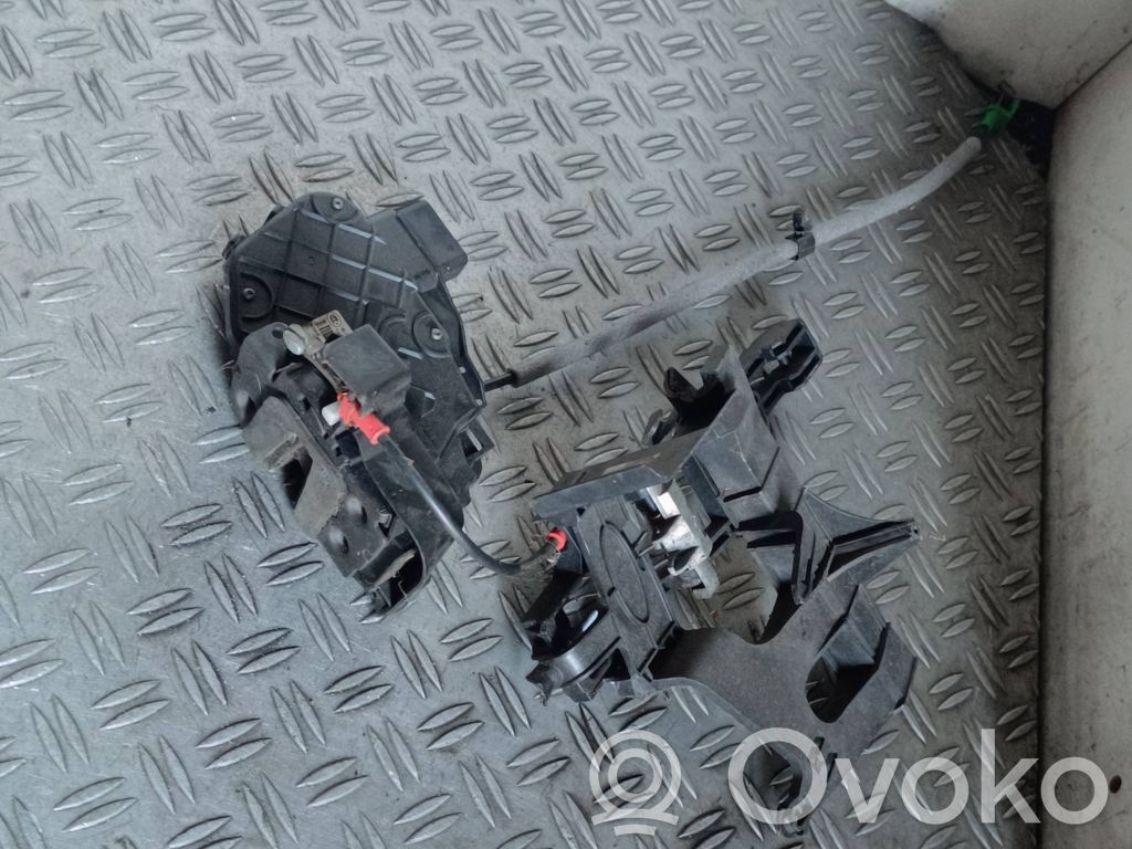 Ford Mondeo MK IV Aizmugurē slēdzene 