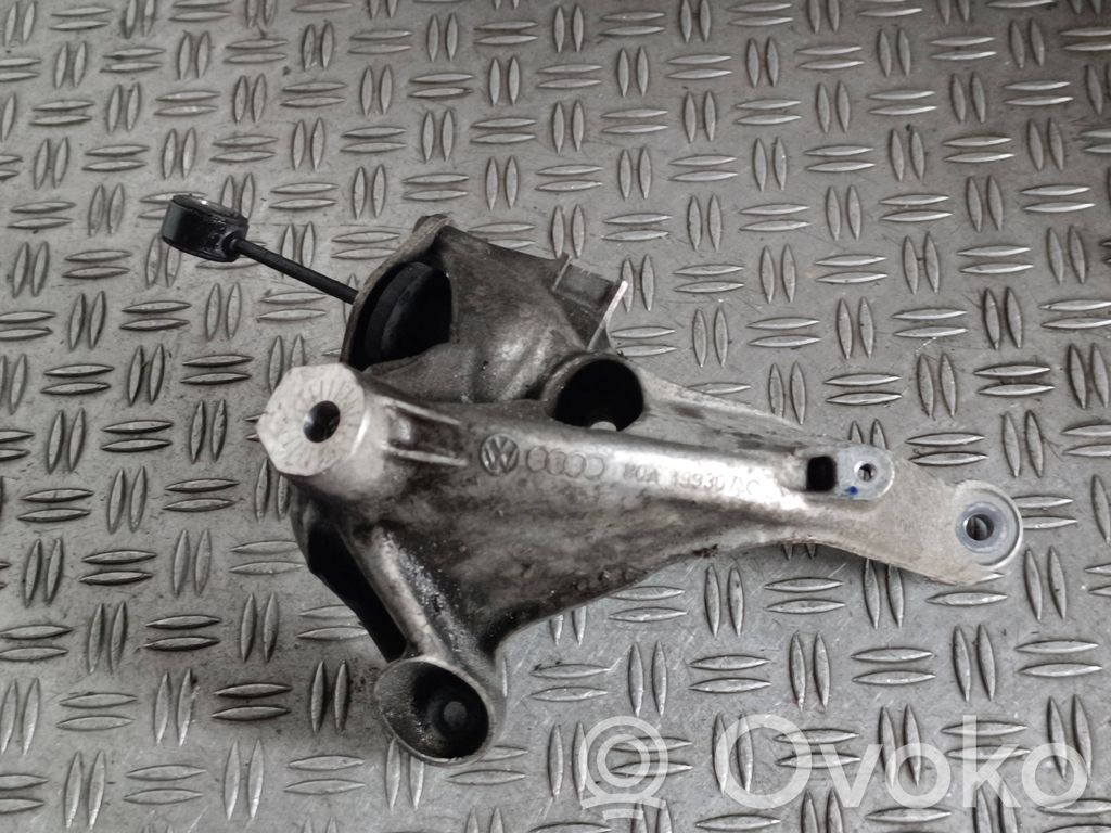 Audi Q5 SQ5 FY Engine mounting bracket 