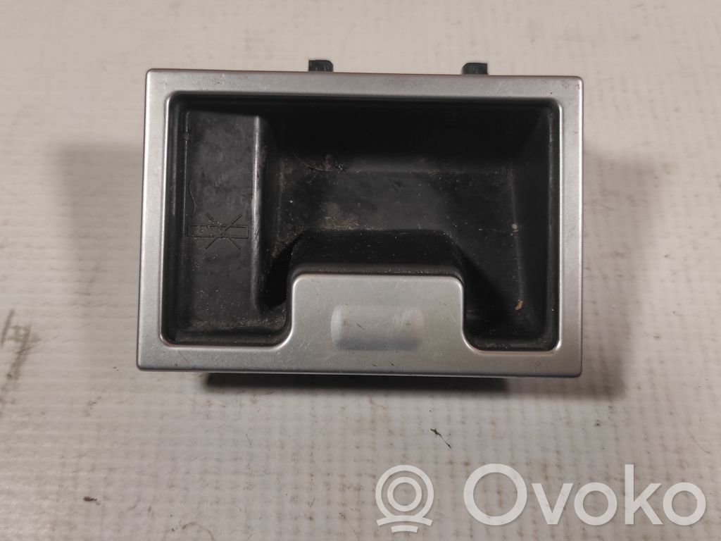 Cenicero (delantero)   7034090,314220000,314220000
