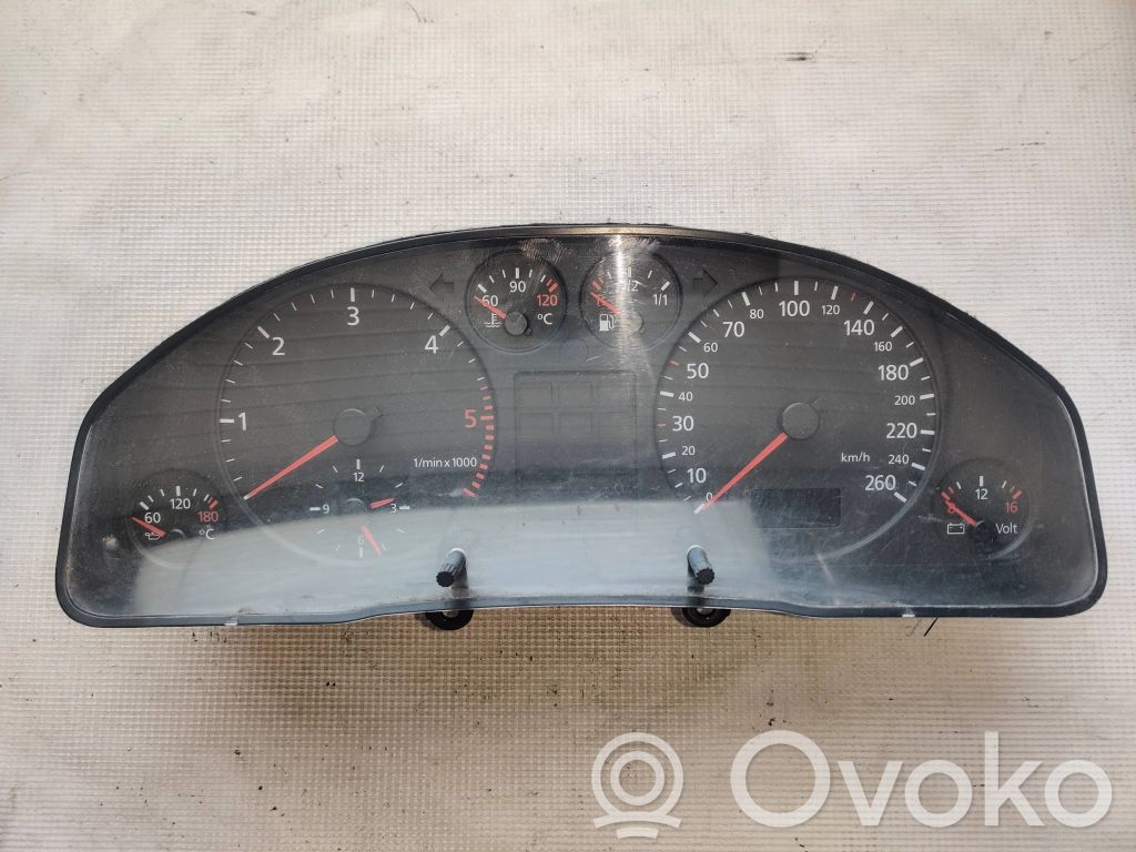 Audi A6 S6 C5 4B Geschwindigkeitsmesser Cockpit 