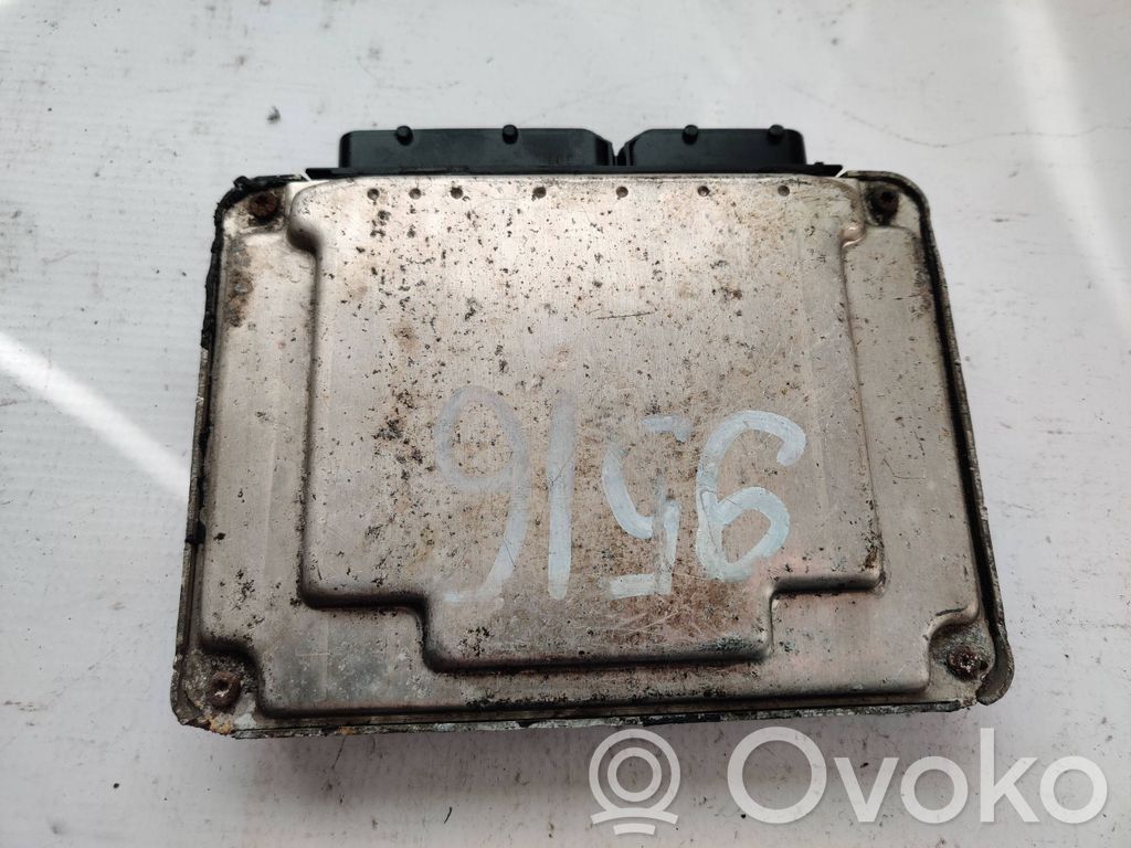 Volkswagen Transporter - Caravelle T4 Engine control unit/module 