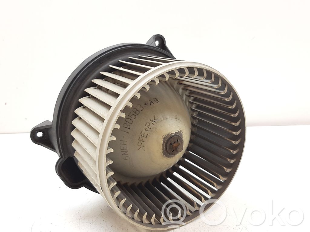 Nissan Navara D40 Ventilator aerotermă 