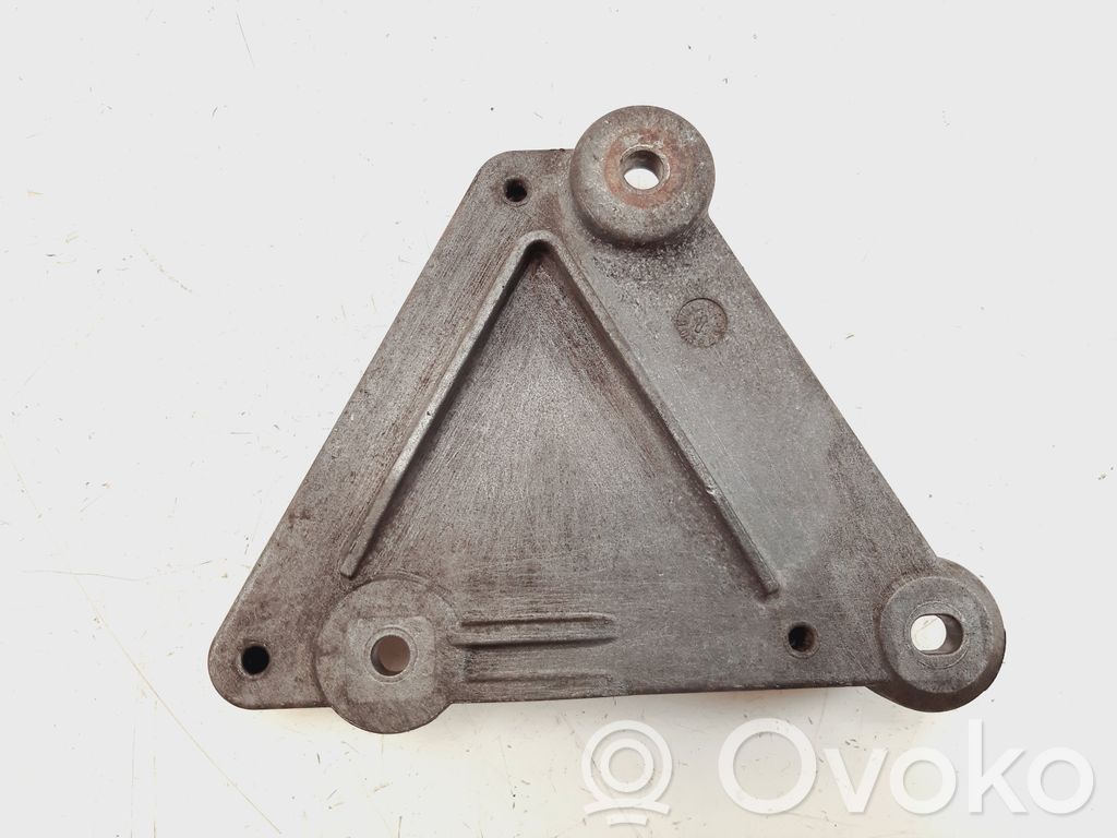 Engine mounting bracket   55567289,365926901