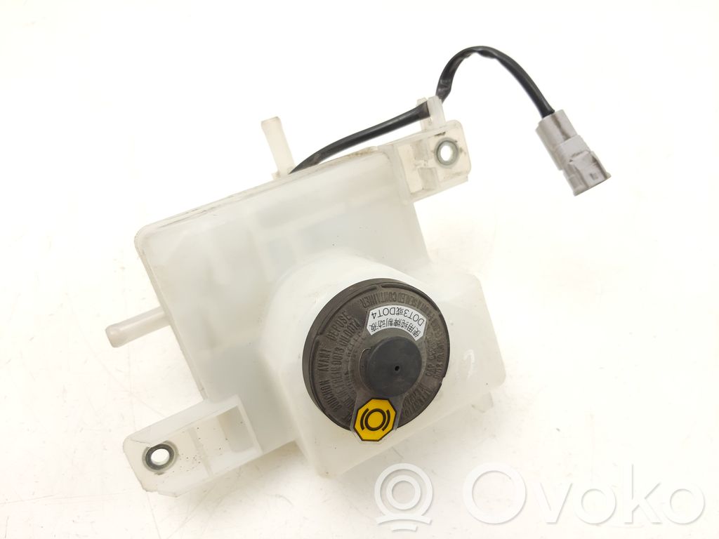 Toyota Prius+ (ZVW40) Brake fluid reservoir 