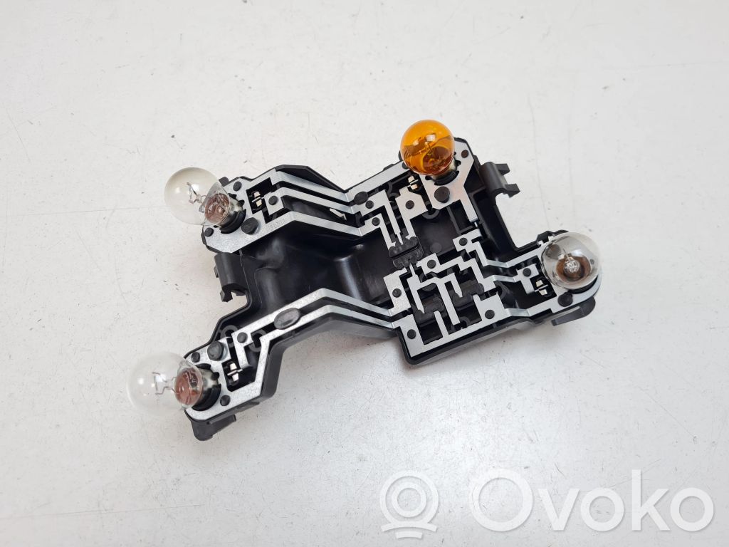 Volvo S80 Takavalon polttimon suojan pidike 