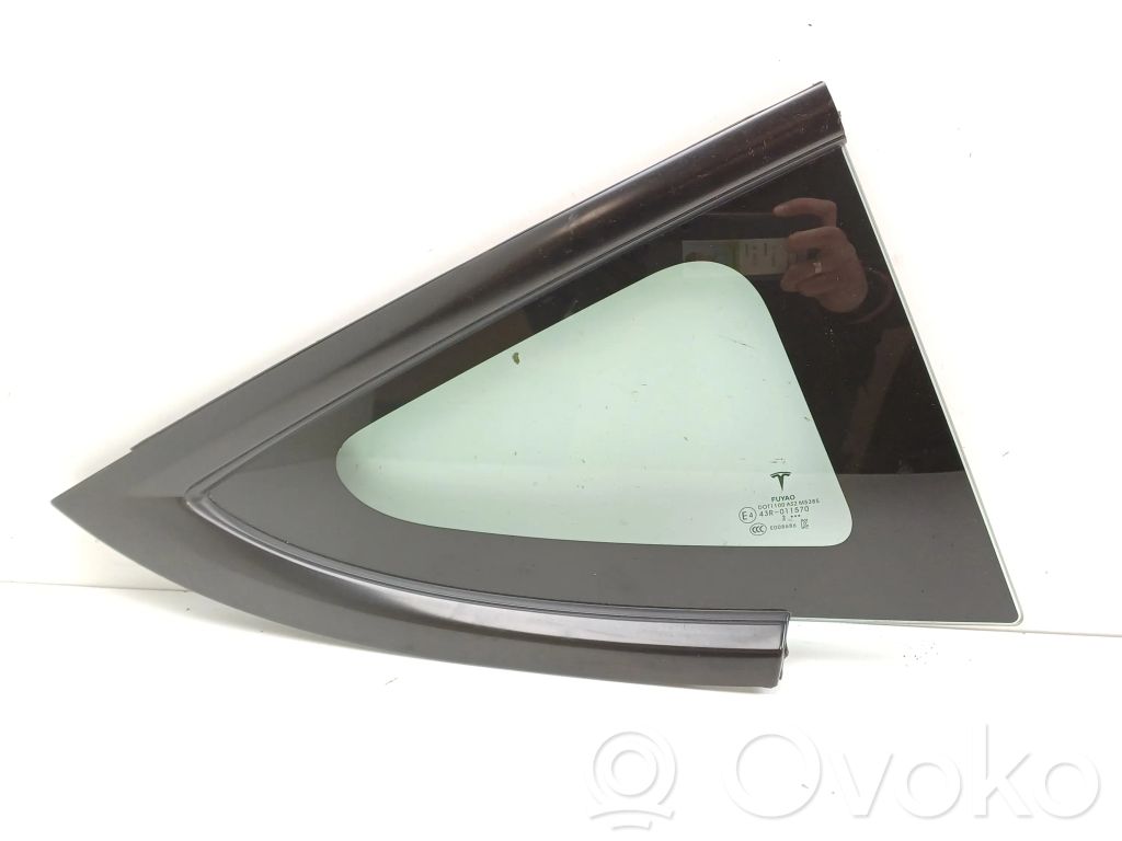 Tesla Model 3 Rear side window 