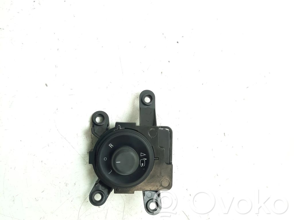 Chevrolet Orlando Wing mirror switch 
