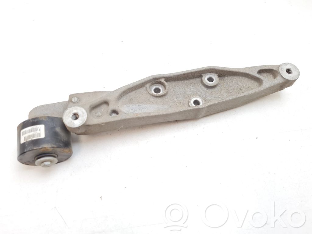 Volvo XC90 Rear differential/diff mount bracket 
