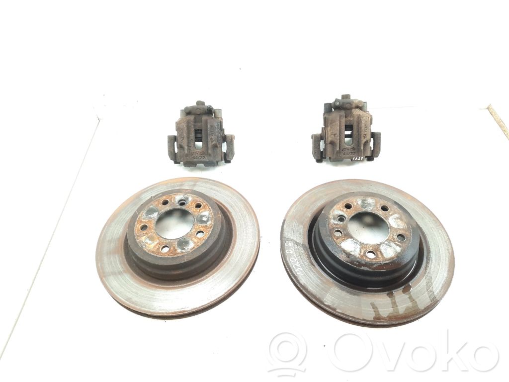 Bremsscheiben und Bremssättel eingestellt   957126,9571250