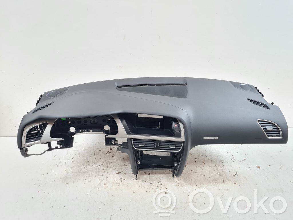 Audi A5 8T 8F Panelė 