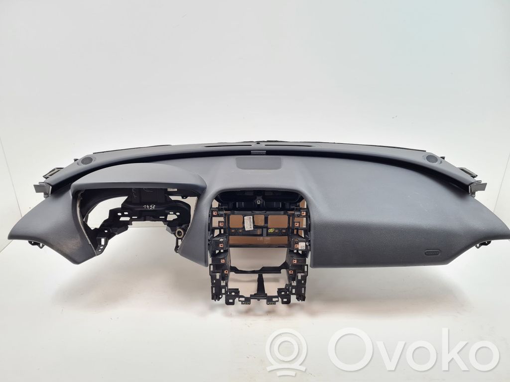 Jaguar XE Панель 