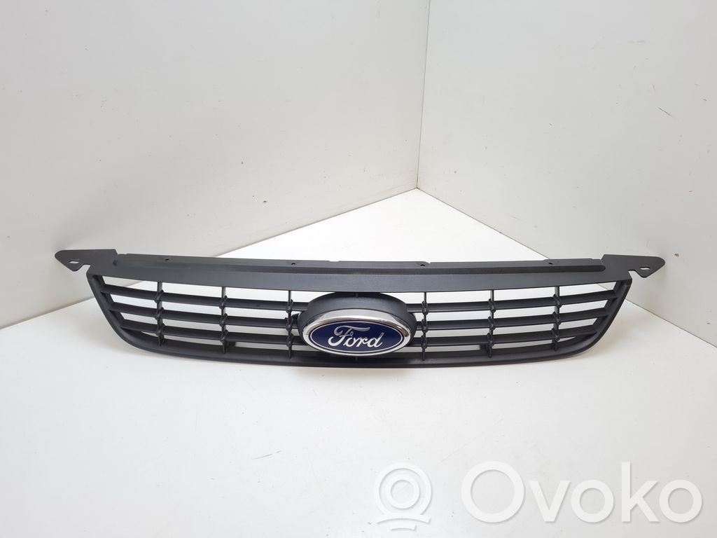 Ford Focus Front bumper upper radiator grill 