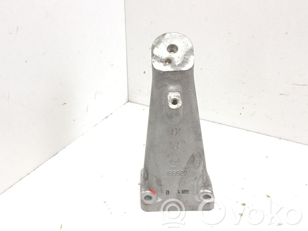 Maserati Coupe Engine mounting bracket 