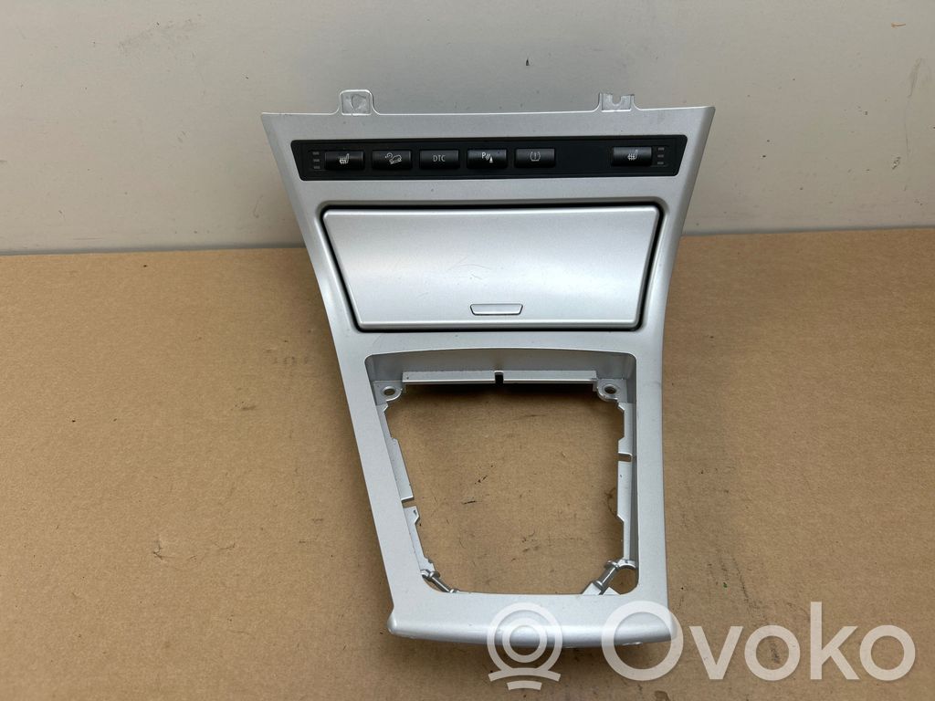 BMW X3 E83 Pavarų perjungimo svirties apdaila (plastikinė) 