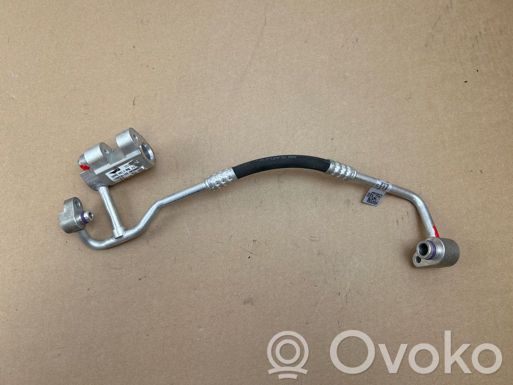 Porsche Taycan 9J1 Ilmastointilaitteen putki (A/C) 