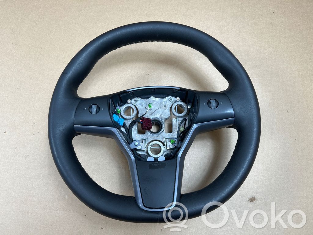 Tesla Model Y Stūre 