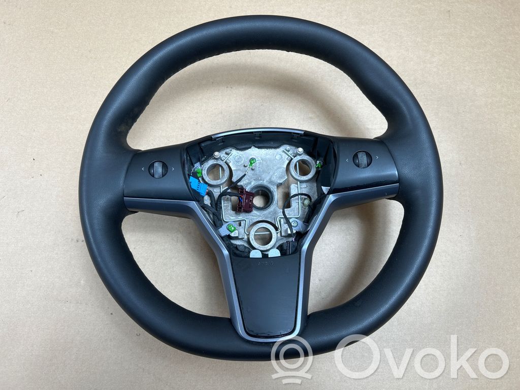 Tesla Model Y Stūre 