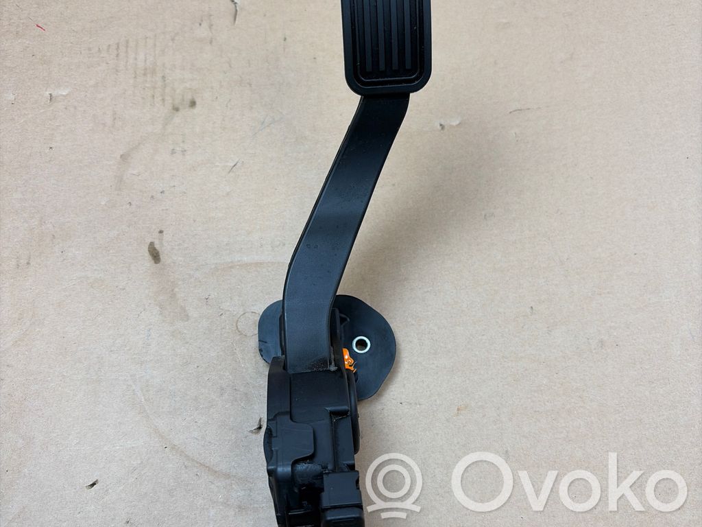 Accelerator throttle pedal   BE5C9F836AA