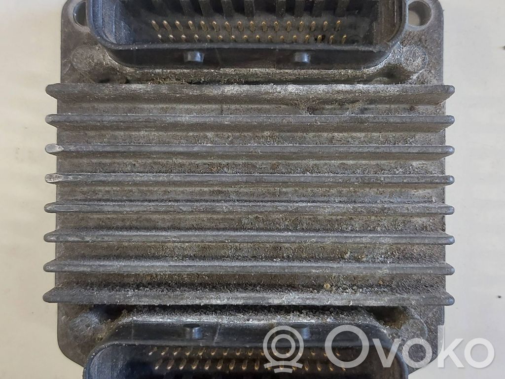 Unidad de control/módulo del motor   D99002,16250009