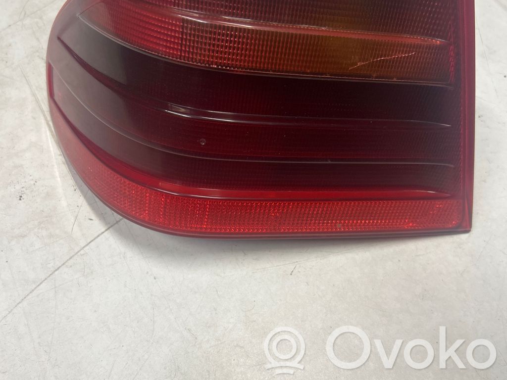 Mercedes-Benz E W210 Lampa tylna 