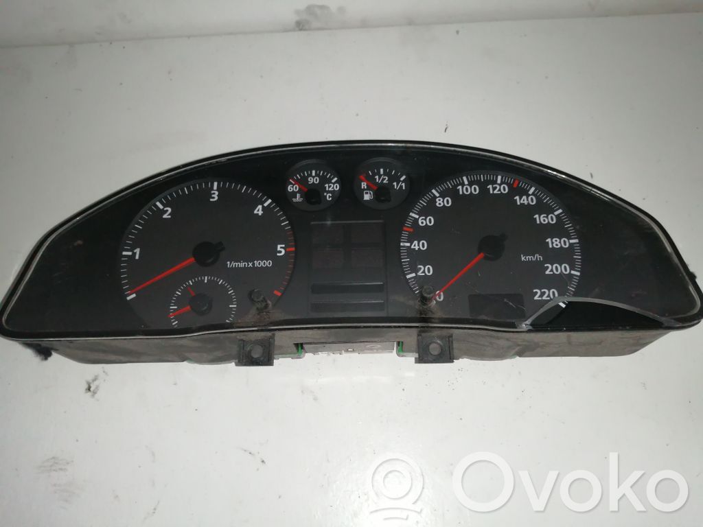 Licznik / Prędkościomierz   8D0919034