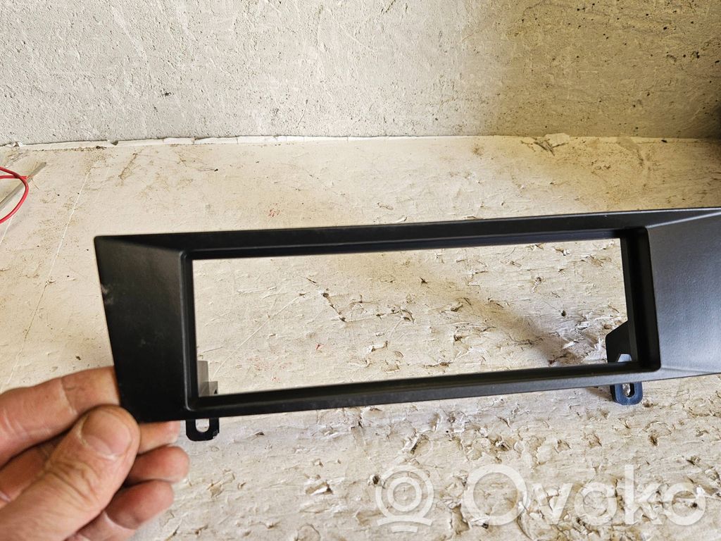 BMW 3 E90 E91 Verkleidung Radio / Navigation 