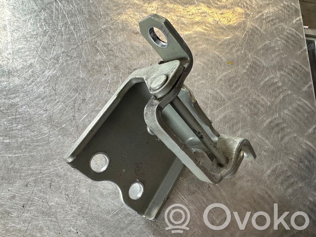 Tailgate/trunk/boot hinge   90410JY00A