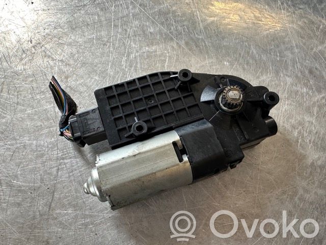 Nissan Qashqai Silniczek szyberdachu 