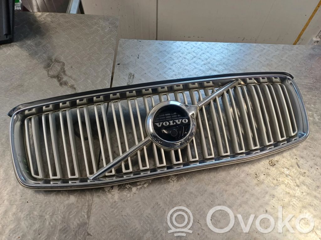 Volvo XC90 Etupuskurin ylempi jäähdytinsäleikkö 