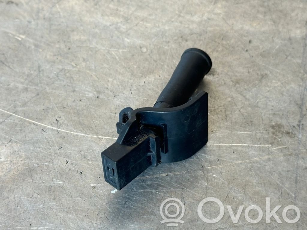 Windshield washer spray nozzle   B630B