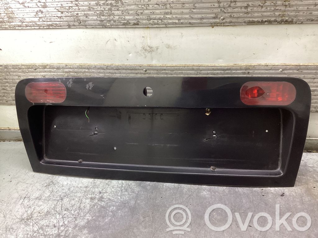 Audi A6 S6 C5 4B Takaluukun rekisterikilven valon palkki 